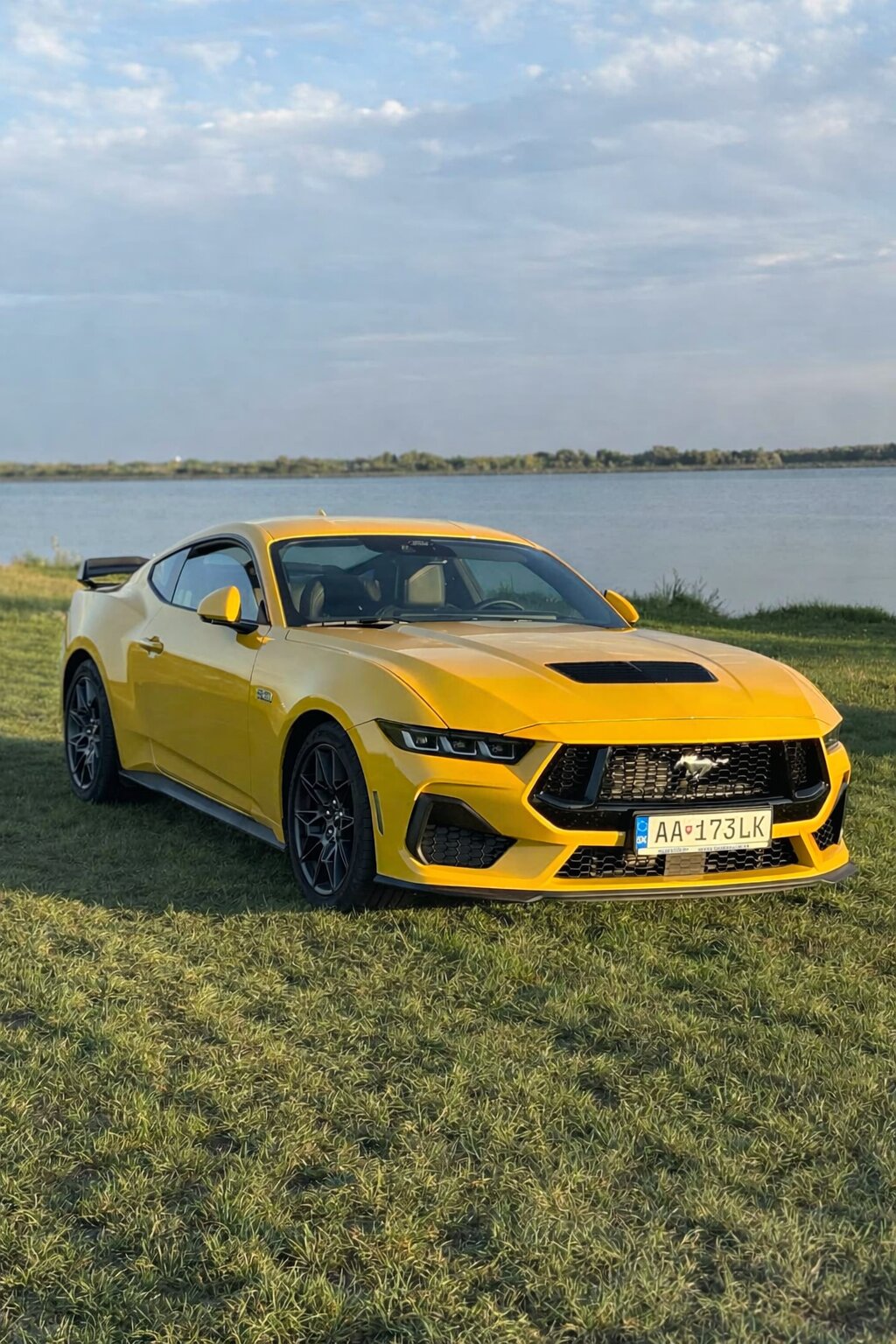 Ford Mustang GT yellow splash 2024