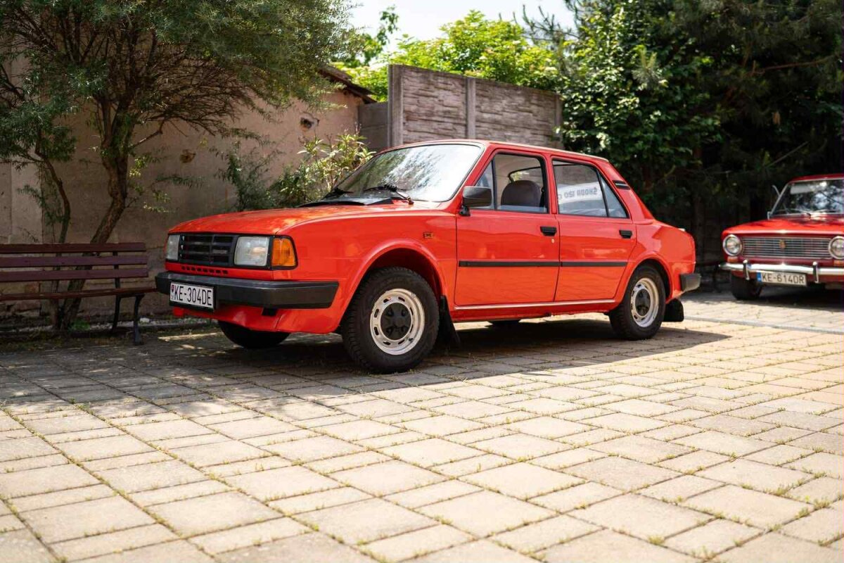 Škoda 120gls Červená